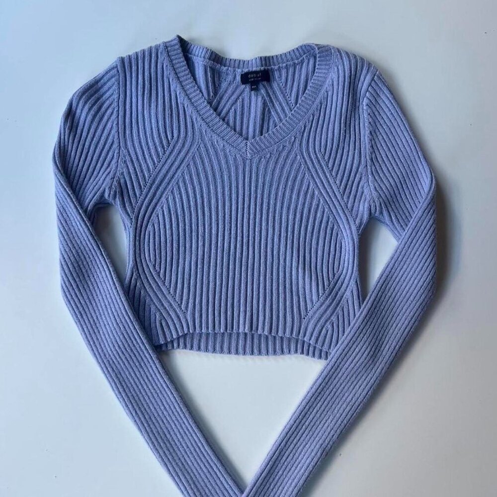 Debut Light Purple Cropped Fitted Sweater size M/L but fits more like a Small